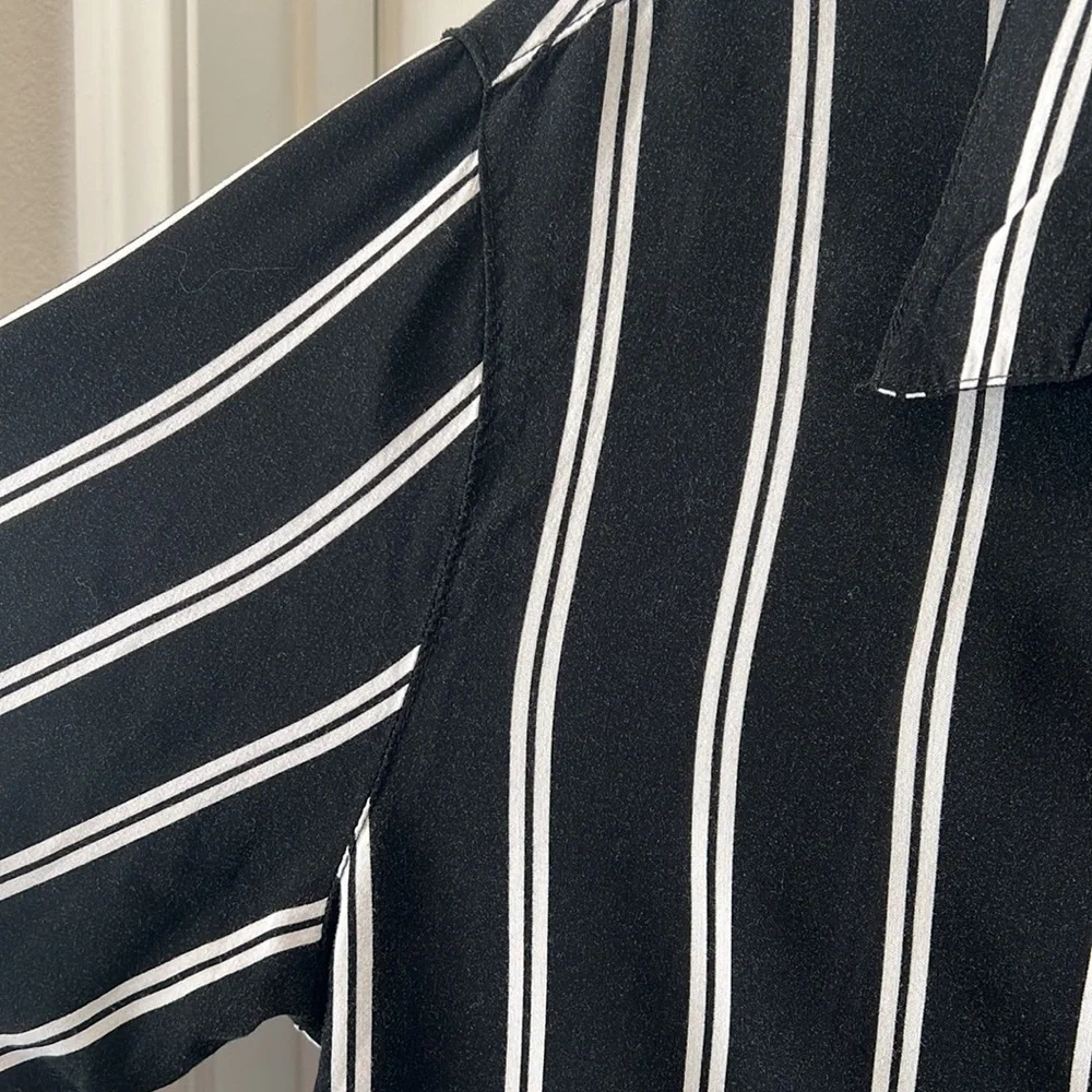 Forever 21 Men’s Long Sleeve Black and White Button Down Blouse. Size Large - Picture 8 of 9